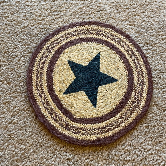 Pip Berry garland, table runner and mat - Picture 3 of 11